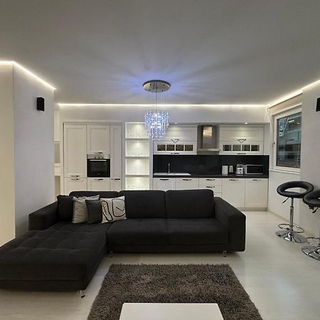 Tam Serviced 2Bdr Apartment City Center No6 تيرانا المظهر الخارجي الصورة